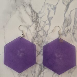 Boucles d’oreilles en résine époxy – hexagone violet