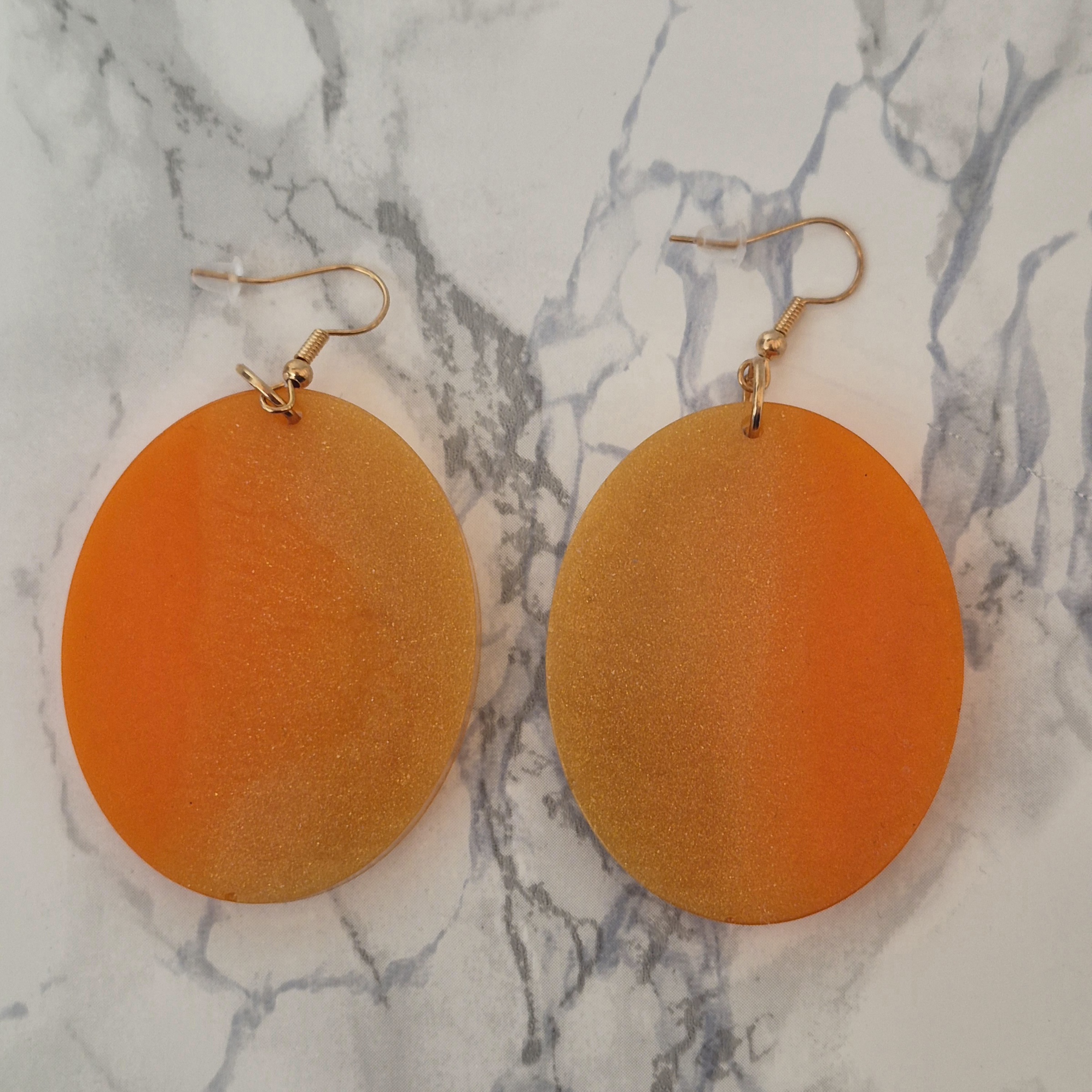 Boucles d’oreilles en résine époxy – ovale orange lumineux