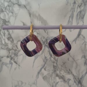 Boucles d’oreilles pampilles carrées marbrées violet & rose – Création artisanale