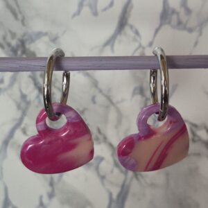 💖 Boucles d’oreilles Cœur rose marbré – Création artisanale en pâte polymère et résine