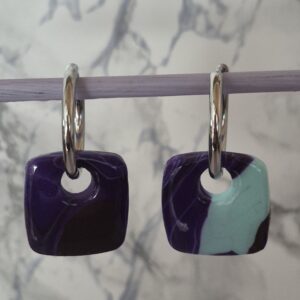 🩵 Boucles d’oreilles carrées bleu pastel et violet marbré en pâte polymère et résine