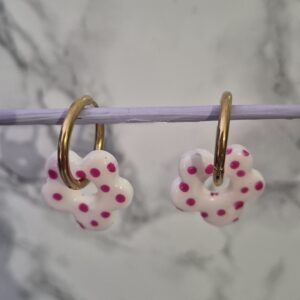Boucles d’oreilles fleur blanche à pois fuchsia