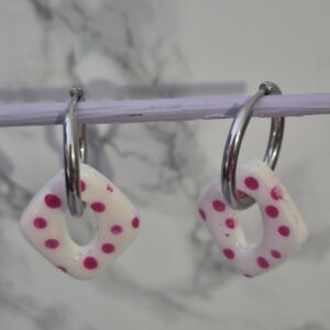 Boucles d’oreilles losange blanc à pois fuchsia