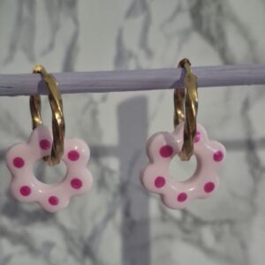 Boucles d’oreilles fleur rose pastel à pois fuchsia – Créoles dorées